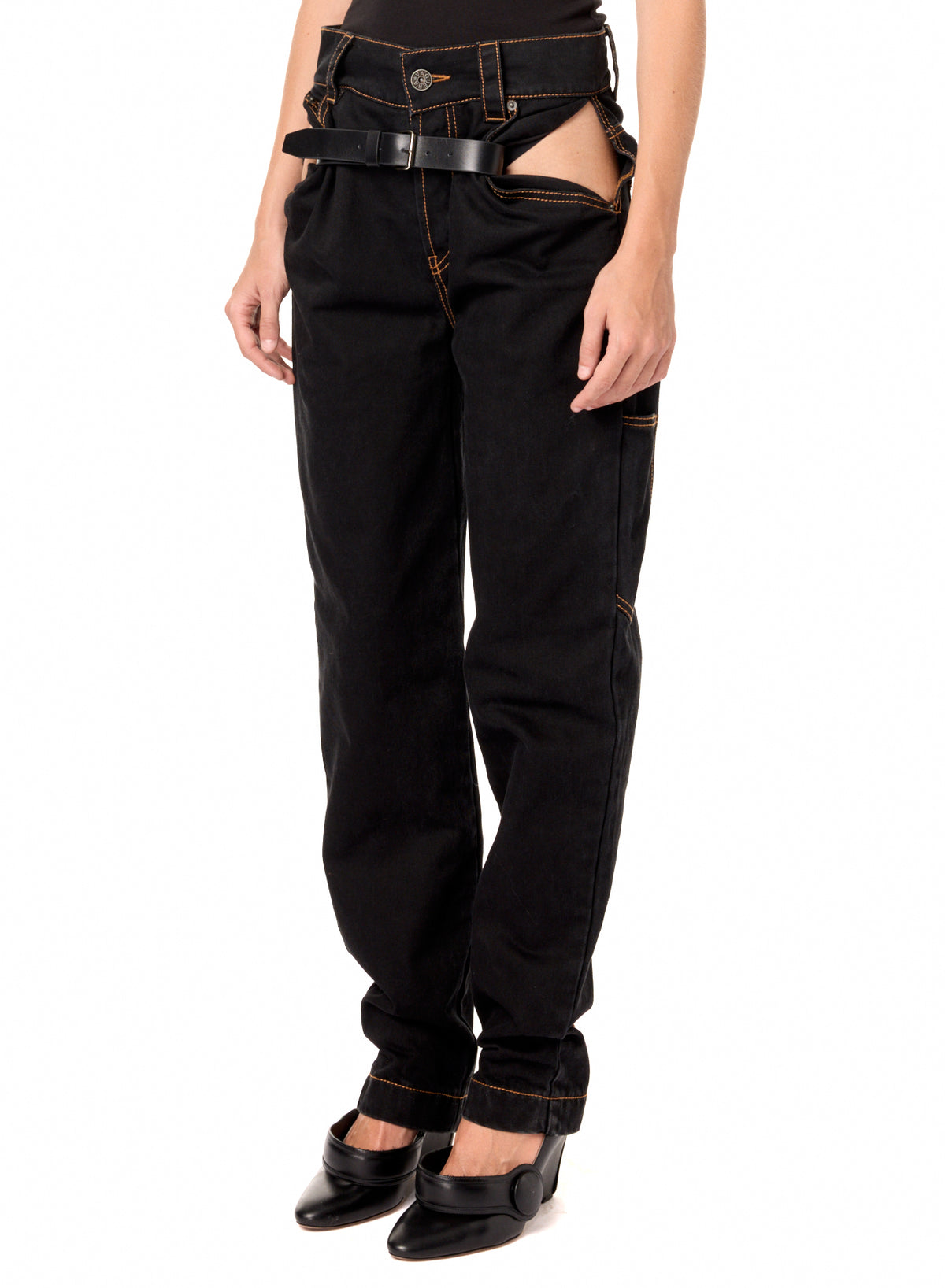 BELTED JEANS