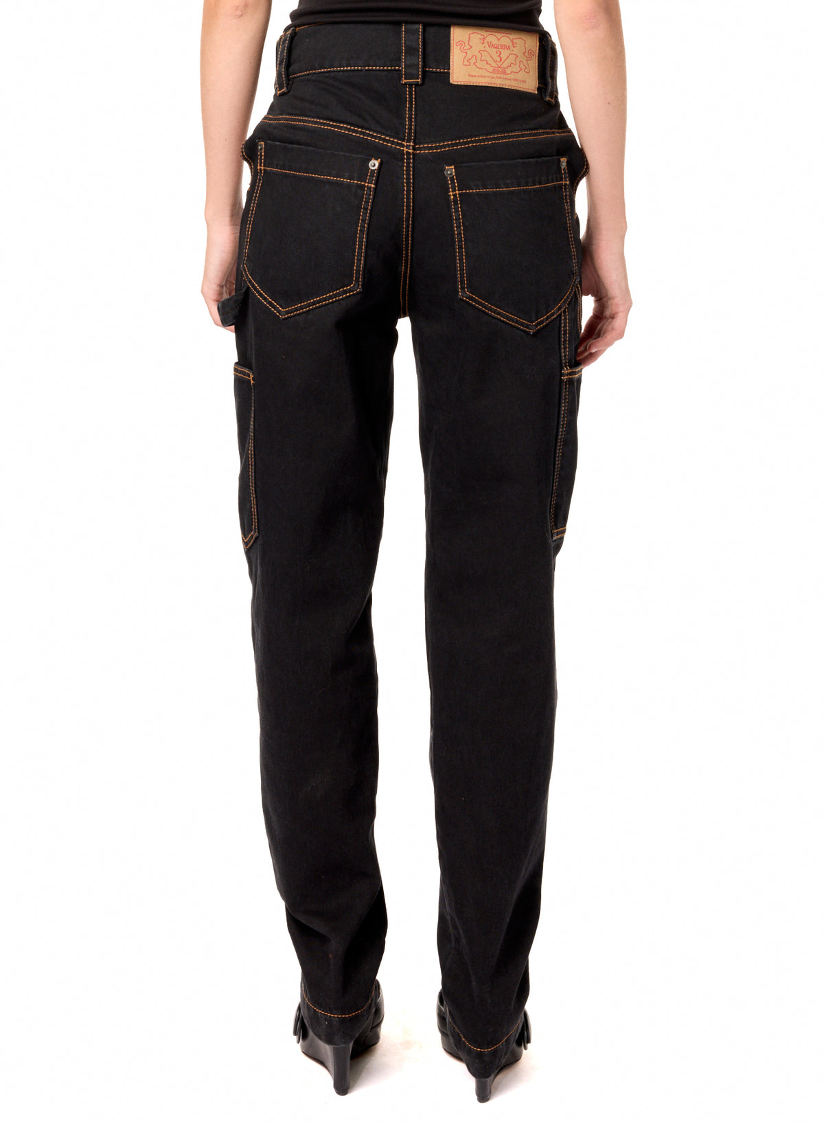 BELTED JEANS